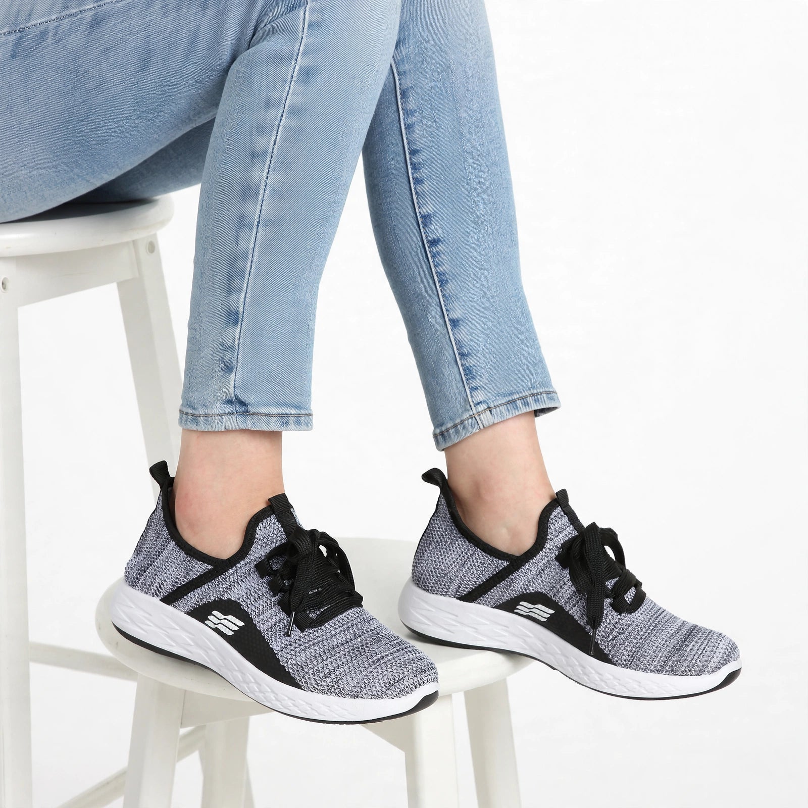Women’s Retro Contrast-Stripe Low-Top Sneakers