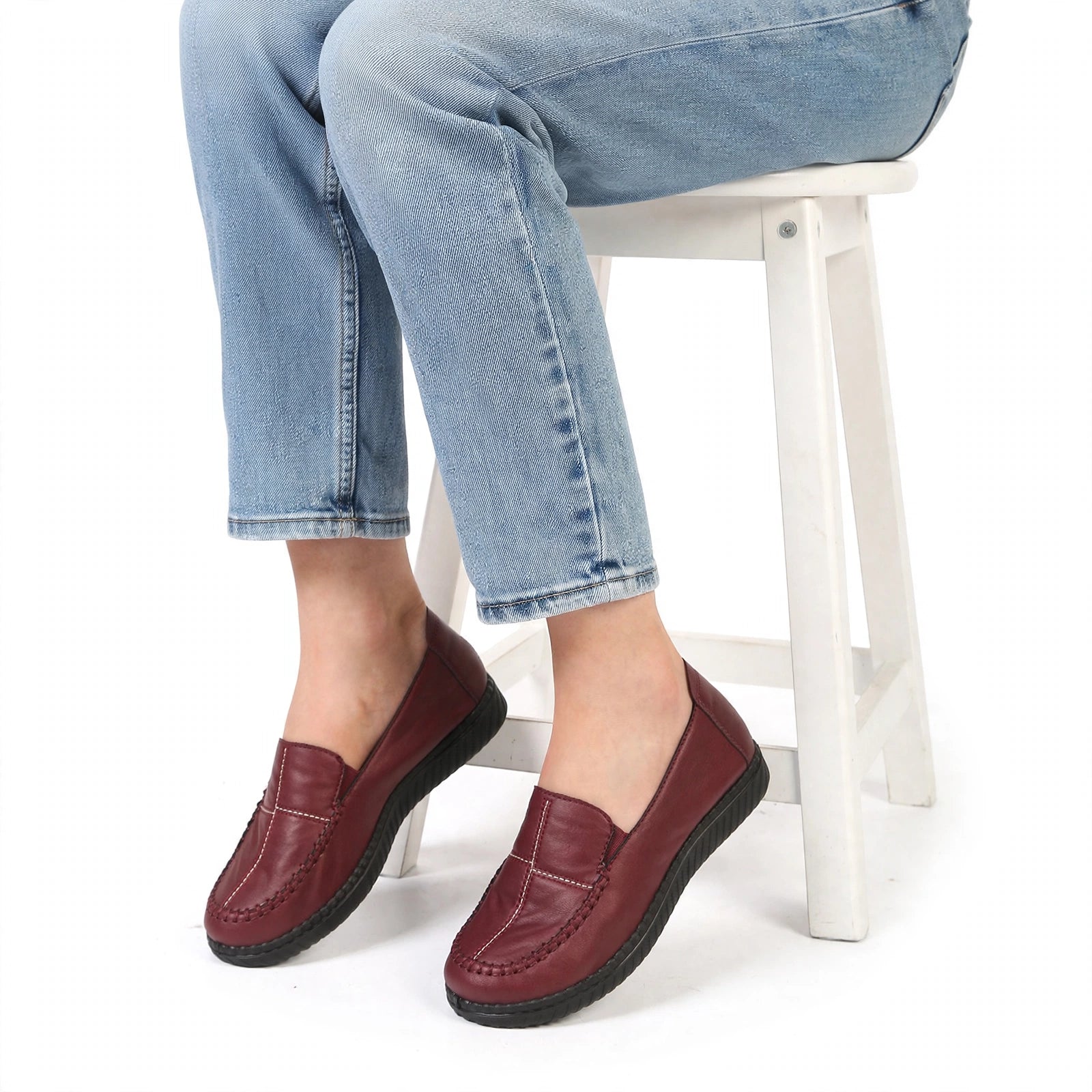 Women’s Gold-Accent Leather Comfort Loafers
